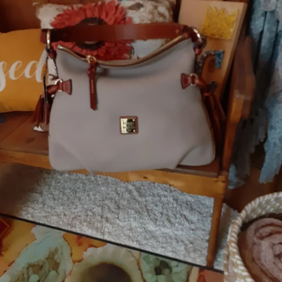 Dooney & Bourke Tan Pebble Grain Hobo Bag Brand New - Picture 2 of 15